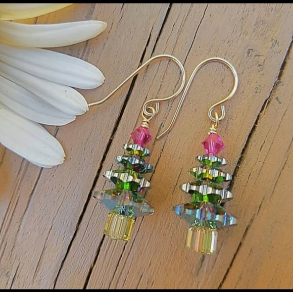 🎄 Prism Christmas Tree Earrings (Silver) 🎄 - Picture 7 of 8
